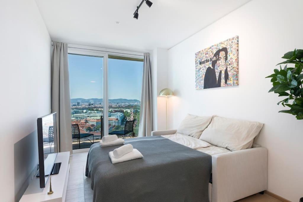 Design Apartment With Amazing View Over Wina Bagian luar foto