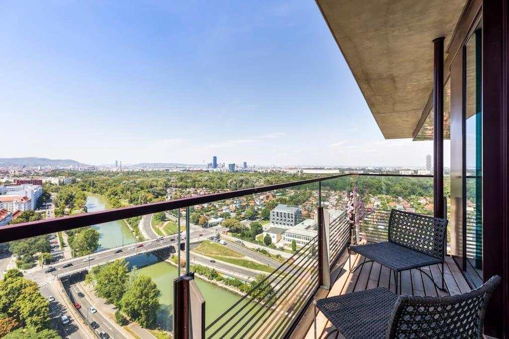 Design Apartment With Amazing View Over Wina Bagian luar foto