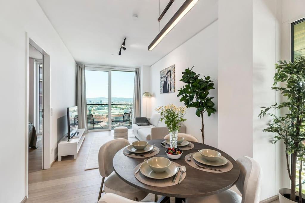 Design Apartment With Amazing View Over Wina Bagian luar foto