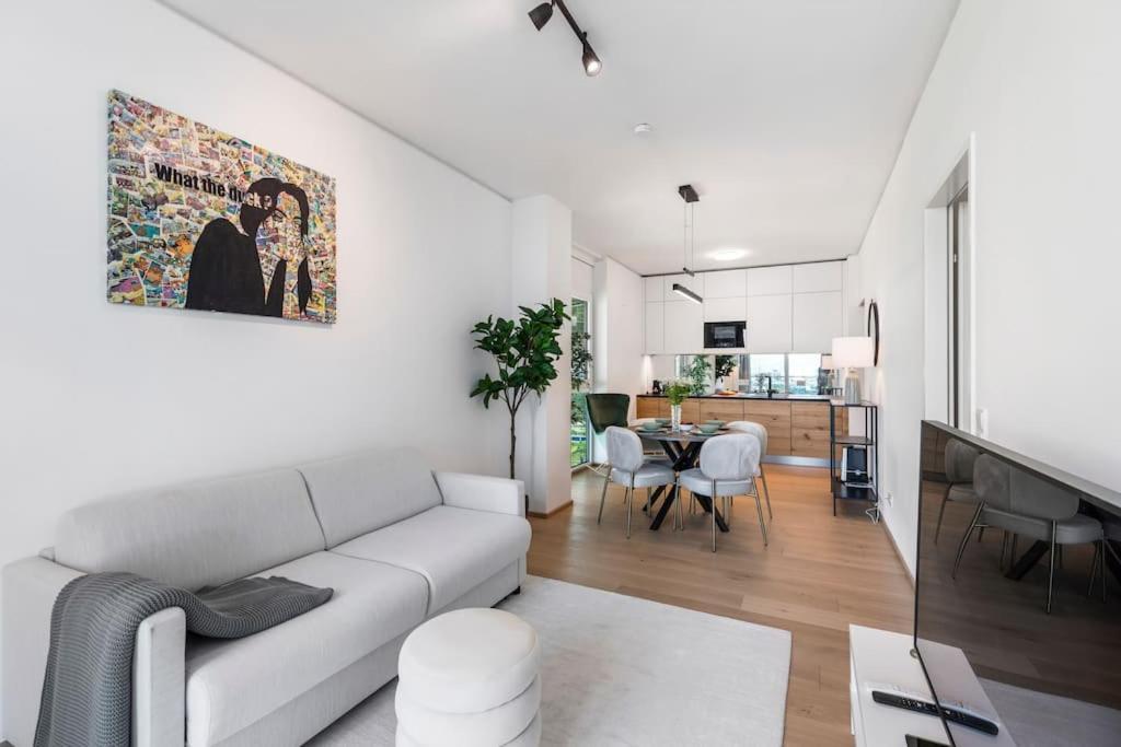 Design Apartment With Amazing View Over Wina Bagian luar foto