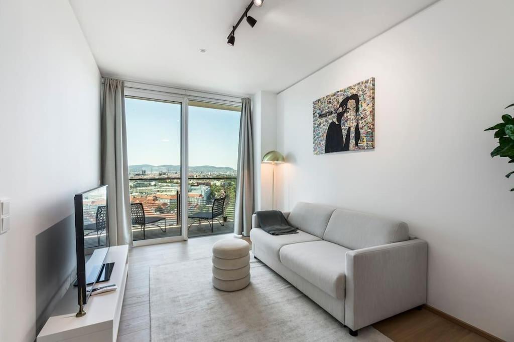 Design Apartment With Amazing View Over Wina Bagian luar foto