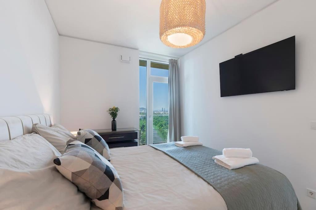 Design Apartment With Amazing View Over Wina Bagian luar foto